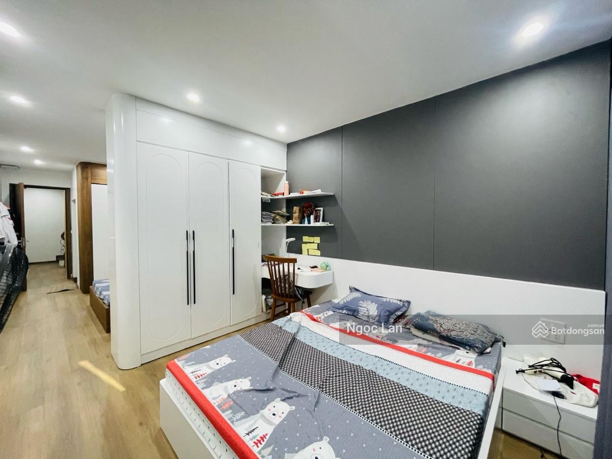 Giá đầu tư phố Trần quốc Hoàn Cầu Giấy ĐHSP tập thể sổ đỏ to đùng 39/50m2 ngõ to ô tô đỗ sát 10m