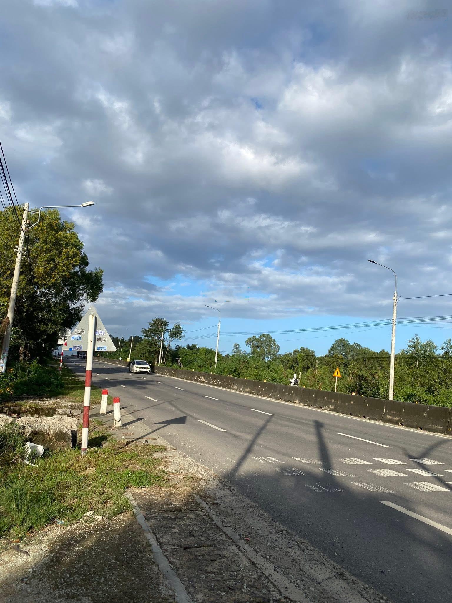 Bán đất siêu hot ở Quốc lộ 1A, Vạn Hưng, Vạn Ninh, giá tốt 7 triệu / m2, 530m2