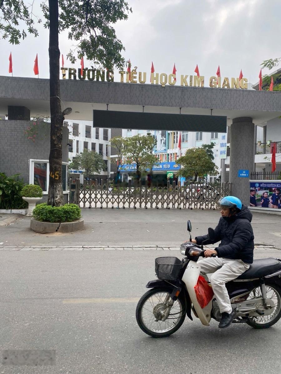 Bán nhà-Nguyễn Xiển-Lô góc-Phân lô oto-dt 130m2-Mặt tiền 18m-39 tỷ