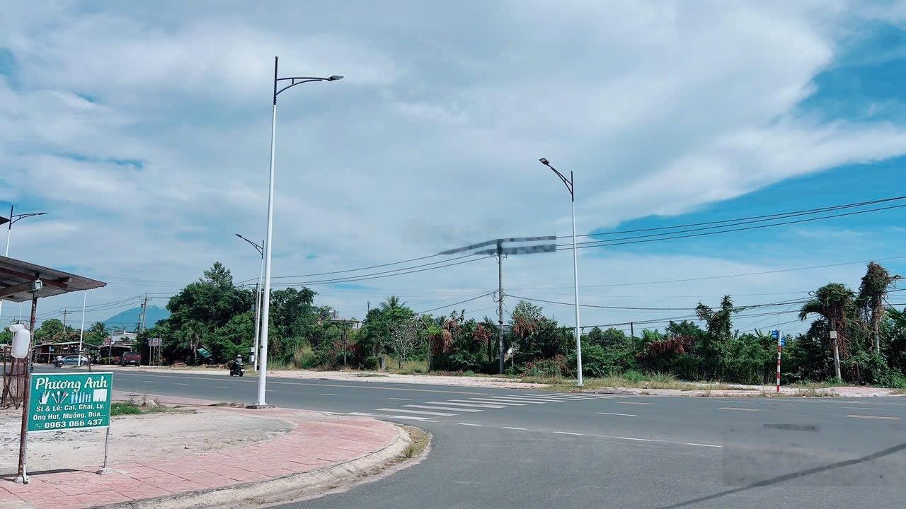 Bận lô góc thổ cư mặt tiền Nguyễn Chí Thanh 3672m2 , phường Long Thành Trung, Tây Ninh