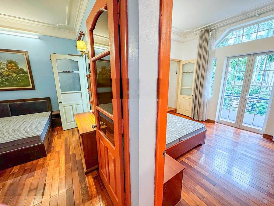 Cho thuê nhà 3 ngủ rộng, có sân trước, ban công tại Quảng An, Tây Hồ