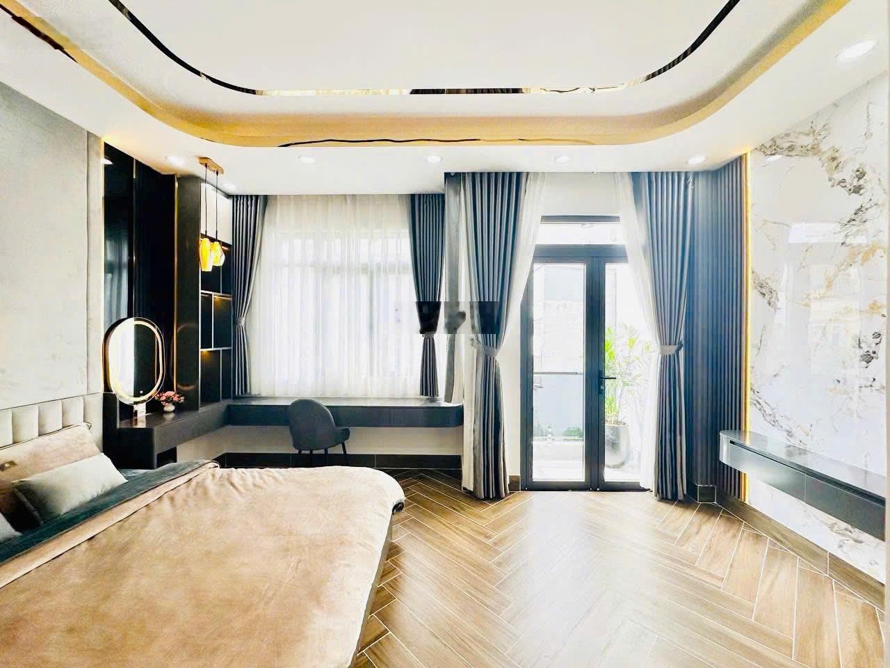 Bán nhà mặt tiền kinh doanh đường Trần Phú phường 4 quận 5, DT: 4x21.5m, lửng 2 lầu ST, giá 17.7 tỷ