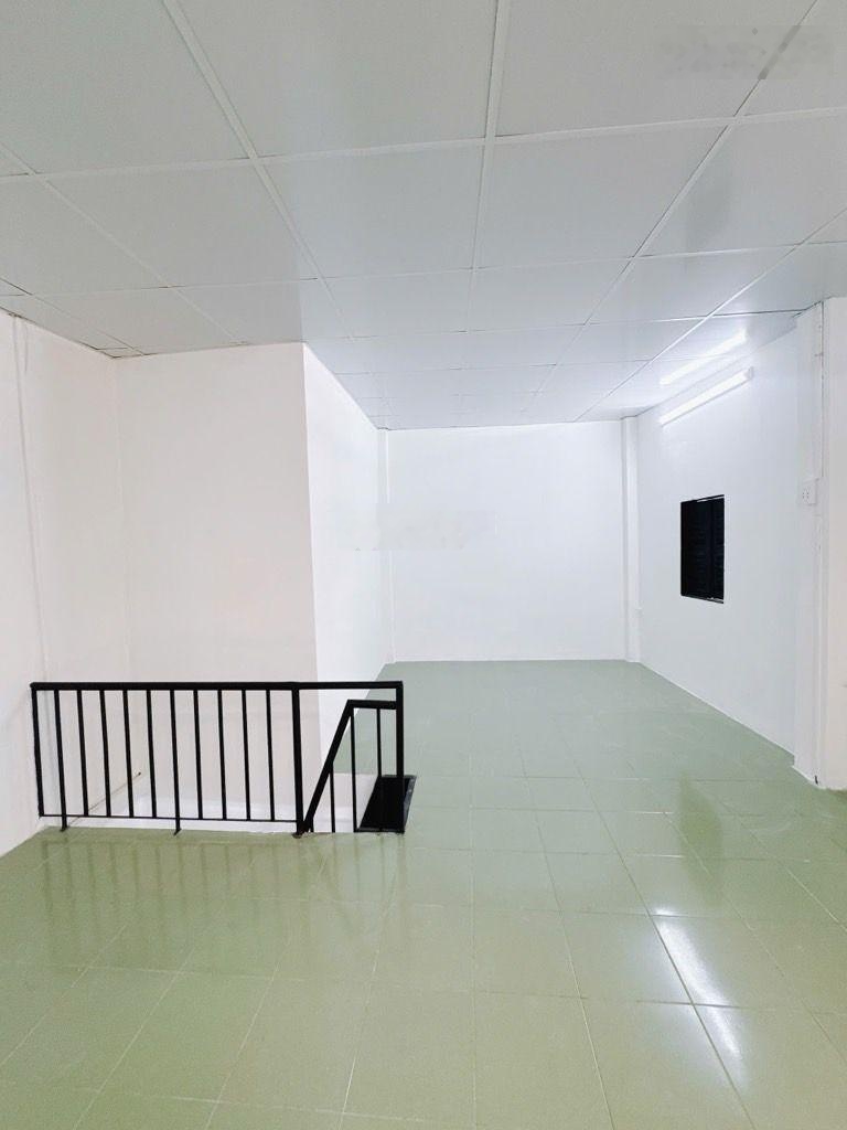 Q4, 30m ra mt phố ẩm thực vĩnh khánh, hẻm trc nhà 6m, 3 tầng, không quy hoạch chỉ 3 tỷ 290tr