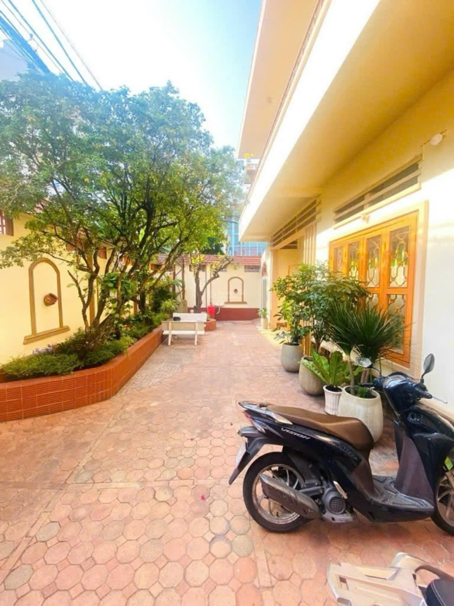 BÁn nhà biệt thự cổ có sân vườn - Võ Thị Sáu, Quận 3- (125m2) 6x21,4m- 3 tầng. Giá: 34,5 tỷ