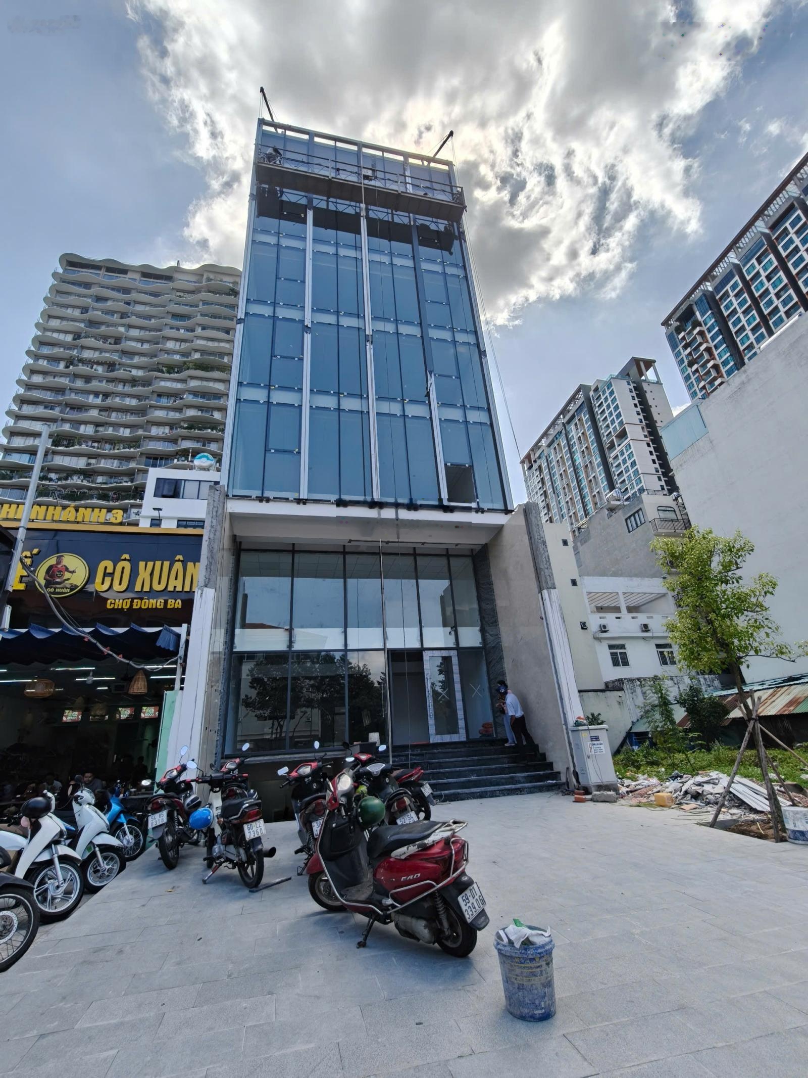 Giảm cực sâu chỉ còn 210tr /tháng cho thuê tòa nhà mặt tiền đường Trương Văn Bang quận 2