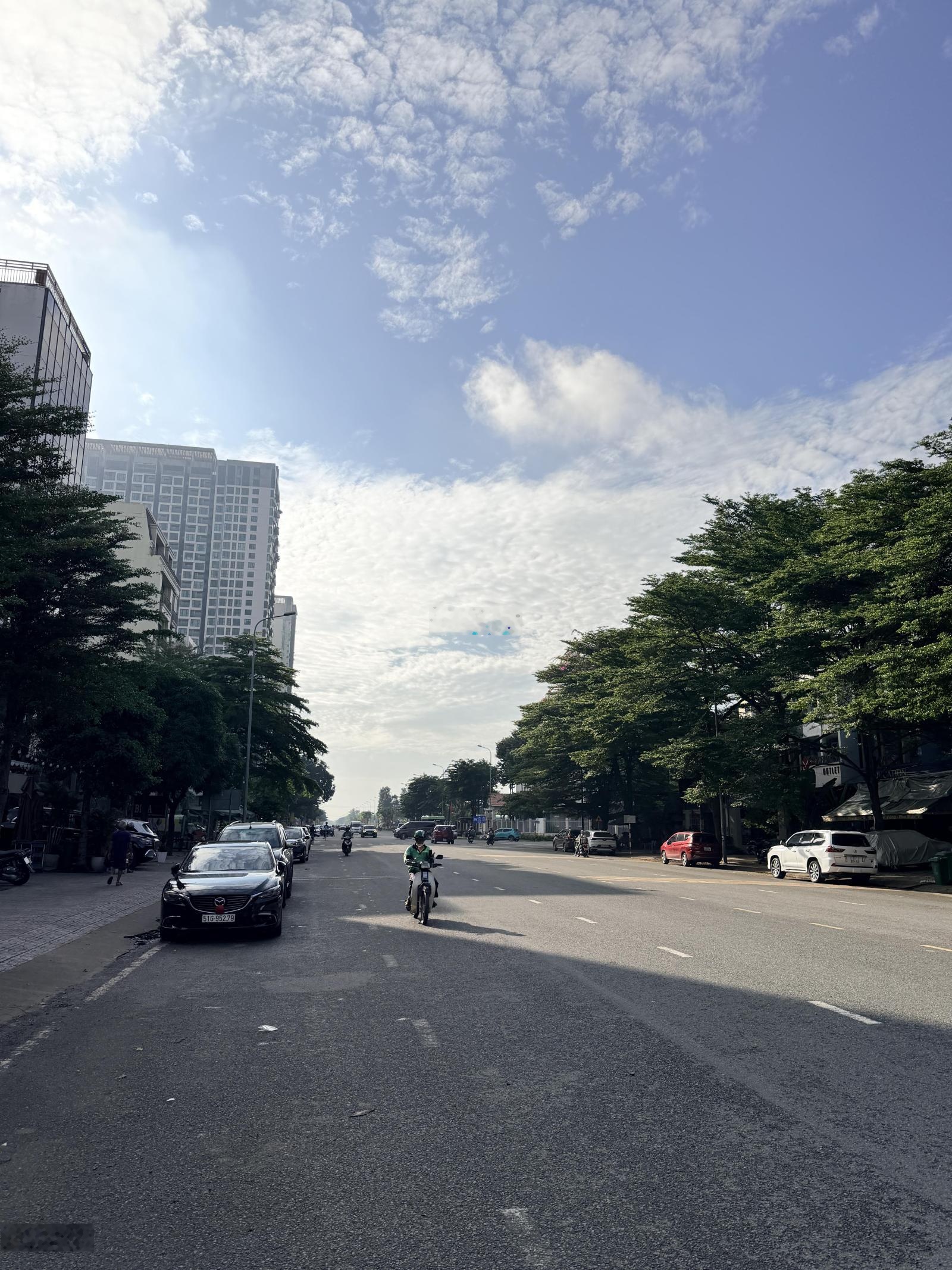 Cho thuê toà đường Trương Văn Bang Quận 2, nhà 1 hầm 7 lầu, sàn trống giá 220tr/ tháng