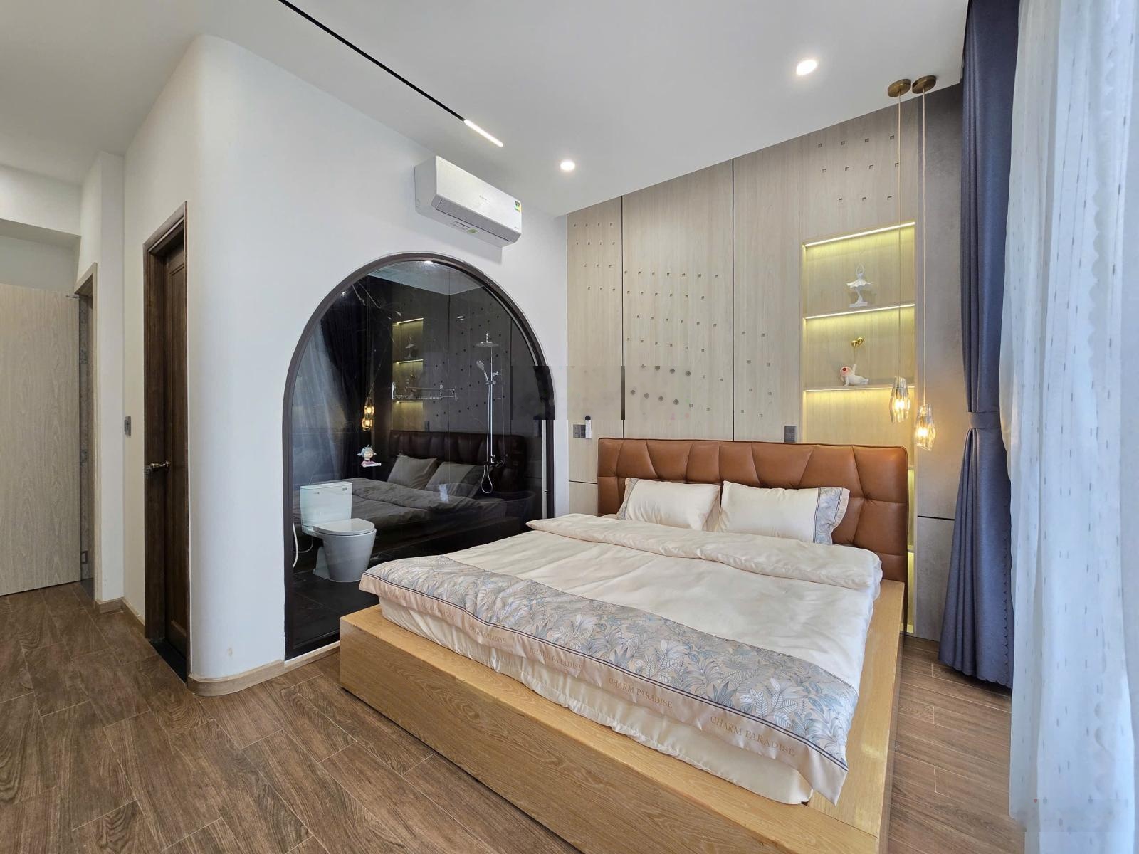 Bán nhà 3 tầng view biển Nguyễn Tất Thành gần công viên ô tô đậu thoải mái