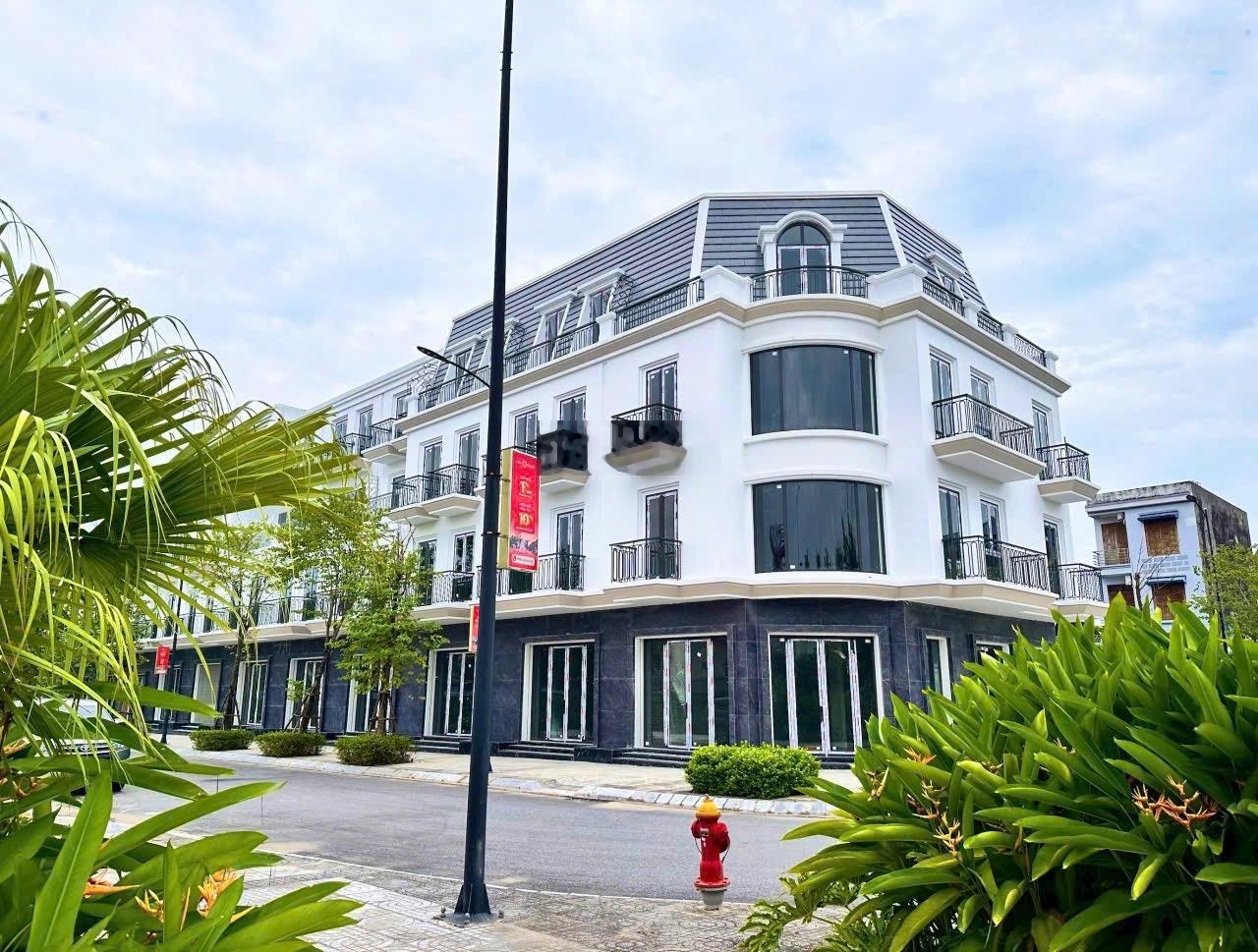 Shophouse nằm ngay cạnh Vincom Sông Công và Chợ Mỏ Chè