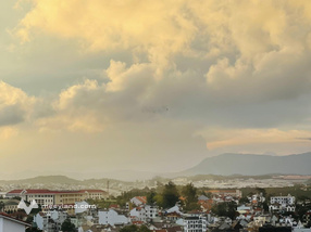 Cho thuê căn hộ chung cư cực kì thoáng mát, sạch sẽ, có bãi đậu xe ô tô, thang máy, an ninh...