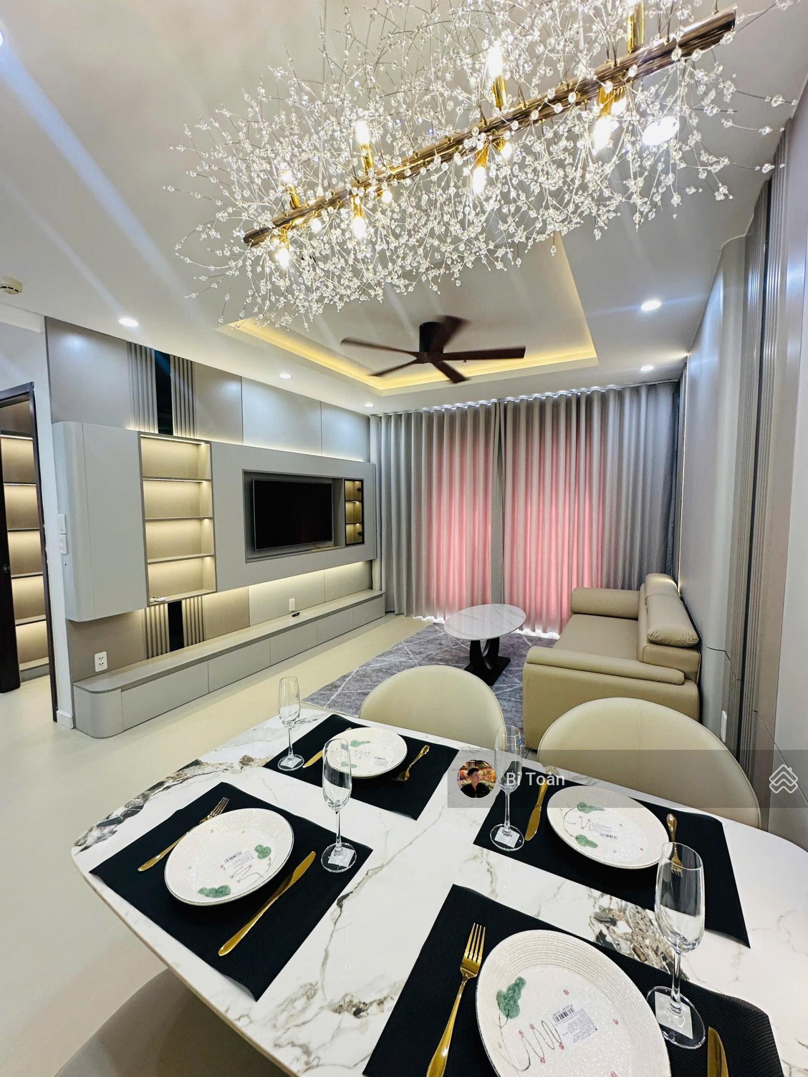 Bán căn góc 2PN duy nhất thiết kế cực đẹp, căn hộ sang trọng gia chủ để lại nội thất như hình