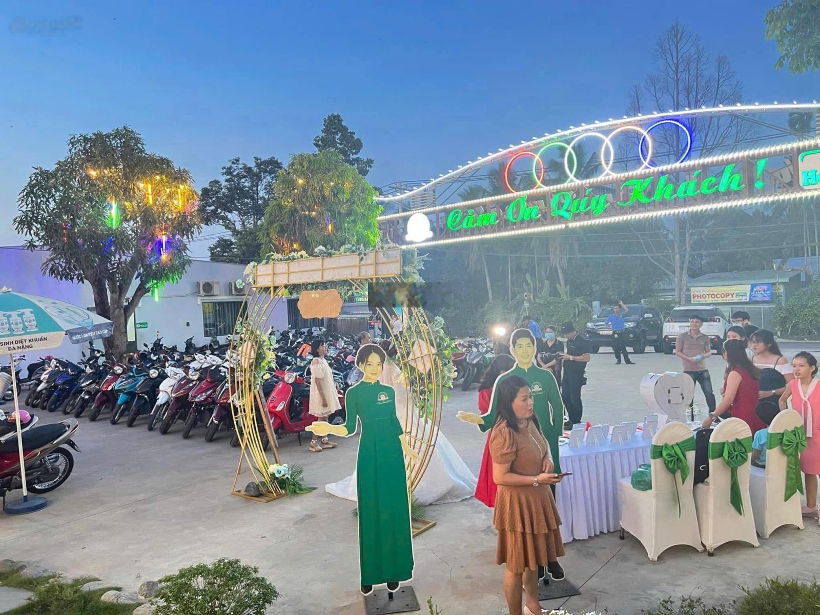 Bán đất + nhà hàng lô góc 2 mặt tiển lã xuân oai thành phố thủ đức chỉ 135 tỷ alo: 0981760767