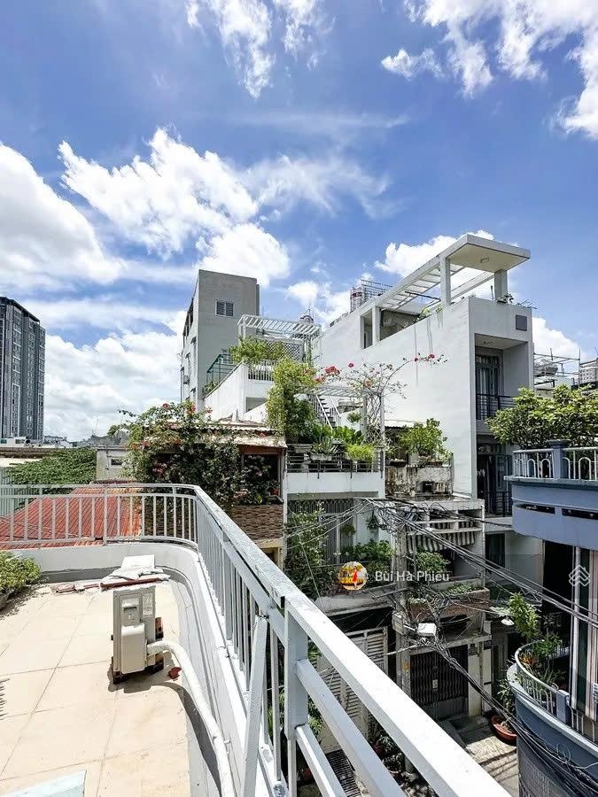 Q1 hiếm dưới 9 tỷ - lô góc Trần Hưng Đạo - Hẻm ô tô thông - an ninh , Sổ Hồng sạch công chứng ngay