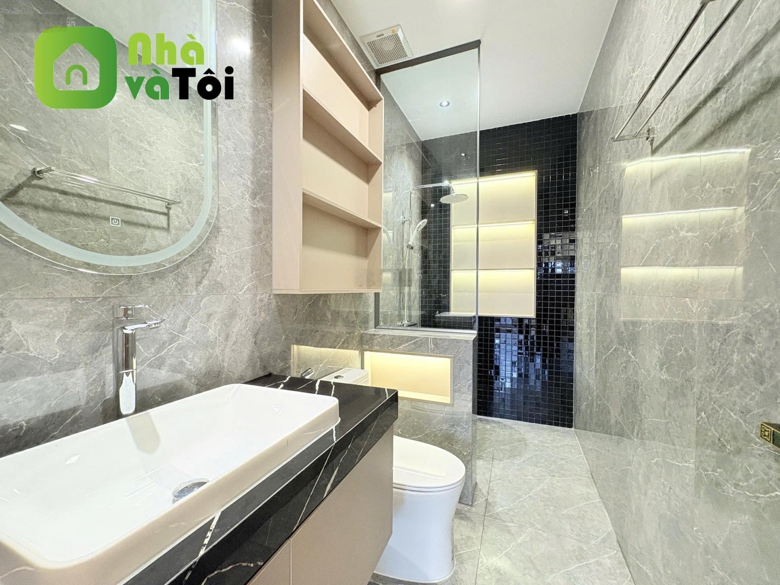 Tài sản dòng tiền mặt phố xã đàn diện tích 170m2 11 tầng, mặt tiền khủng 9m