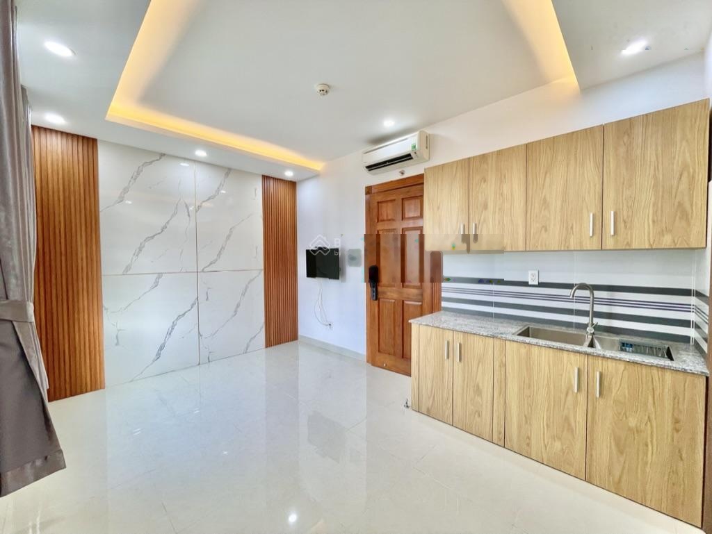 Phòng ngay 429 lê văn việt cửa sổ lớn, giá rẻ gần kcnc full nội thất - hầm xe - tháng máy