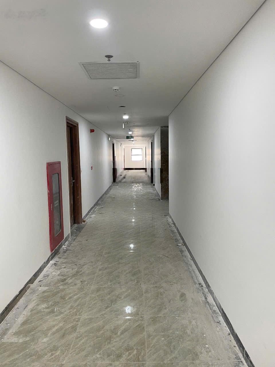 Chính chủ cần bán gấp căn góc 100m2 ( 3 phòng ngủ,2 wc) mặt đường lương khánh thiện