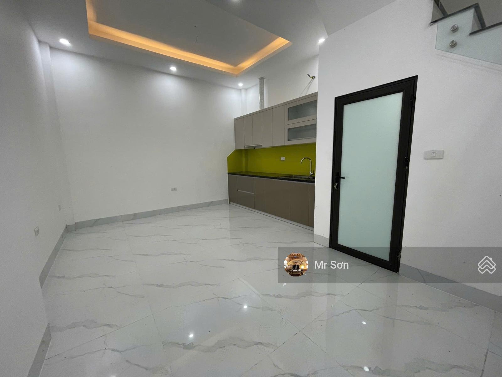 Bán nhà Yên Nghĩa Hà Đông, cách bến xe Yên Nghĩa 500m, 42m² x 5 tầng, 6 phòng ngủ, giá 6.x tỷ