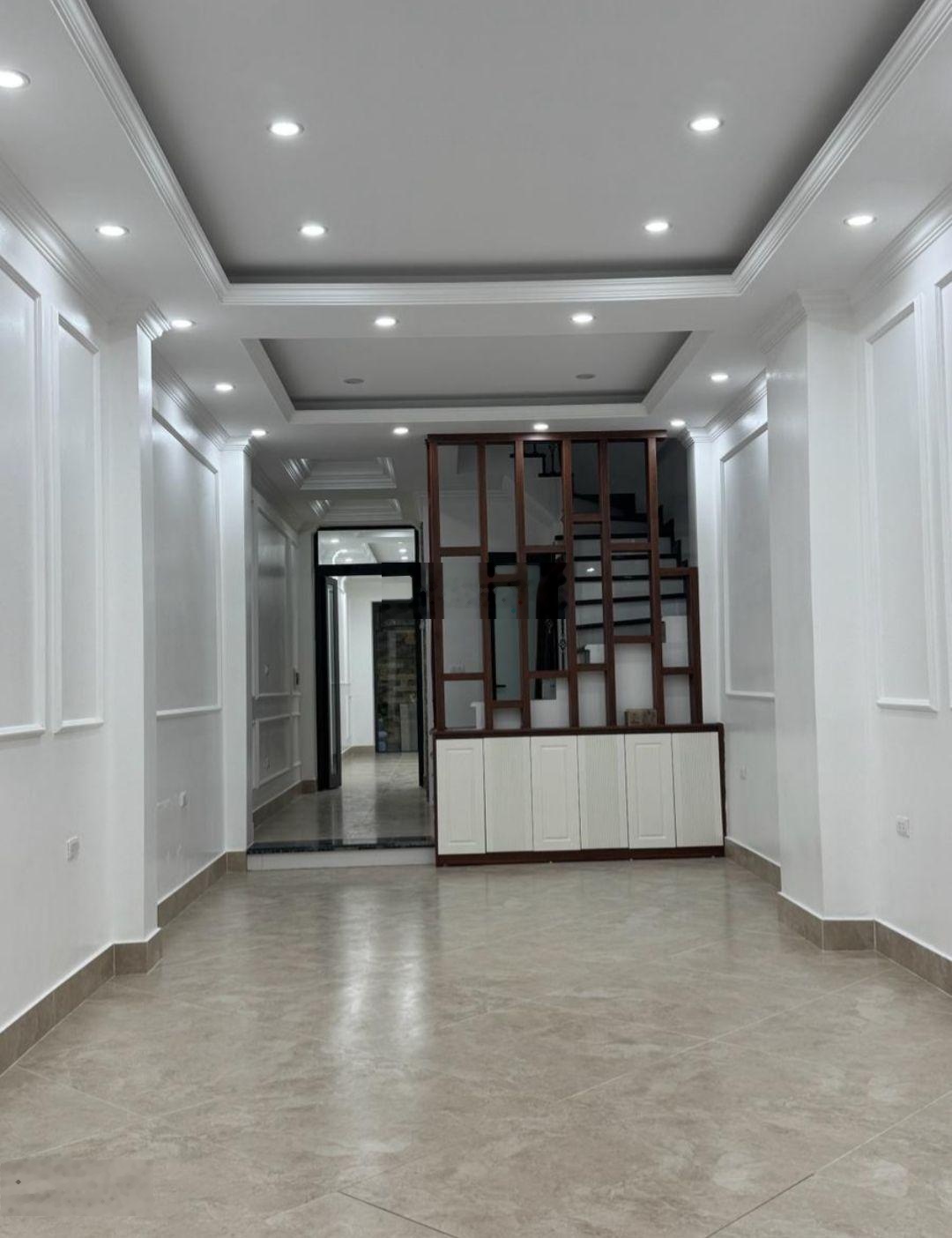 Bán Nhà Giáp Bát, Hoàng Mai.DT 80m2 5T mặt tiền 4m giá 26,3tỷ.LH 0383426696