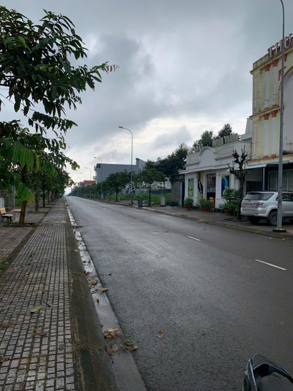 Hot! Bán đất nền sổ sẵn ngã tư Dầu Giây, gần MT quốc lộ, 5mx18m, giá 1.85 tỷ, ngân hàng hỗ trợ 70%