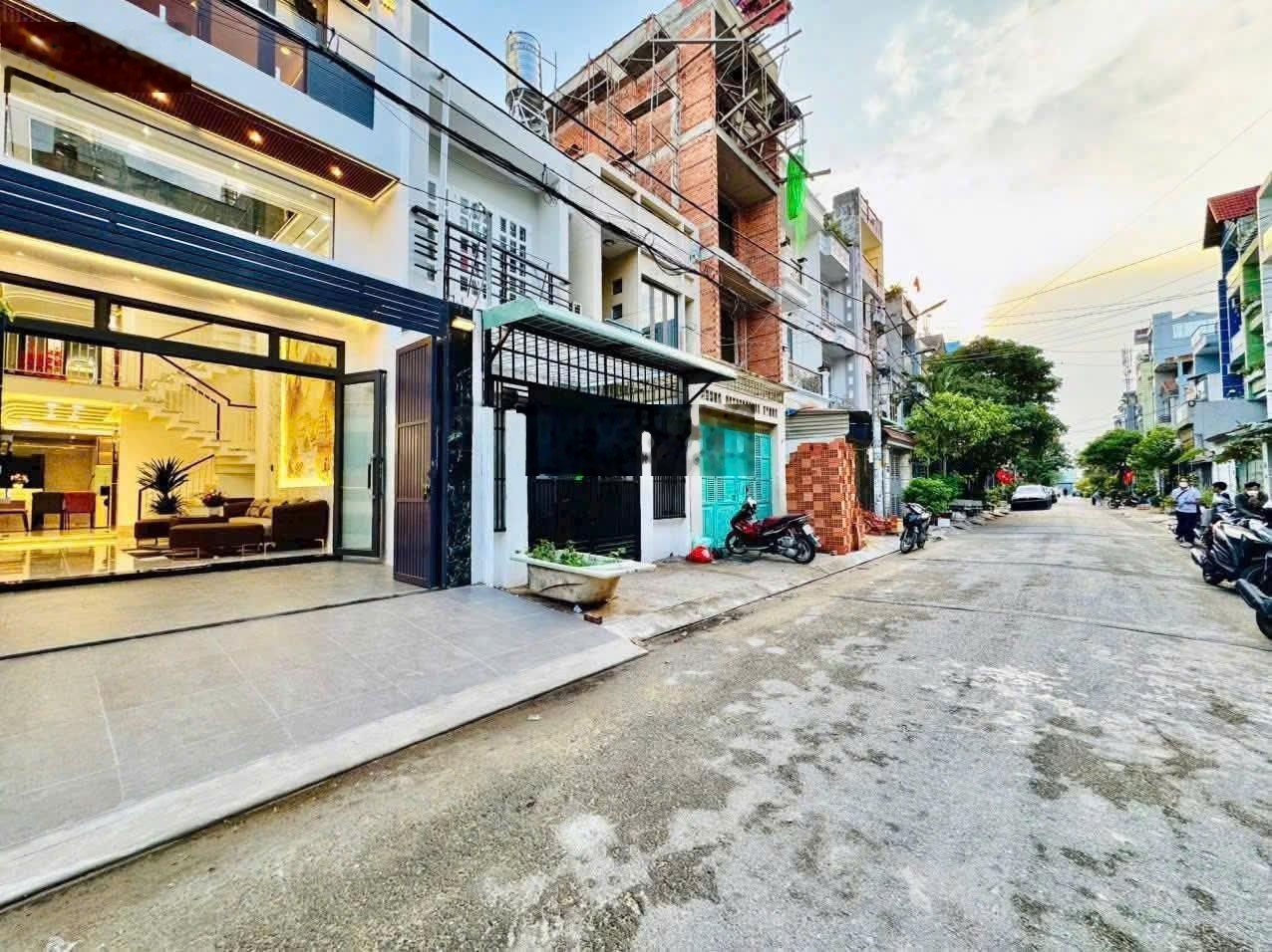 Bán nhà mặt tiền Nguyễn Minh Hoàng, mặt tiền khu K300, Tân Bình (5*15,5) 4 tầng