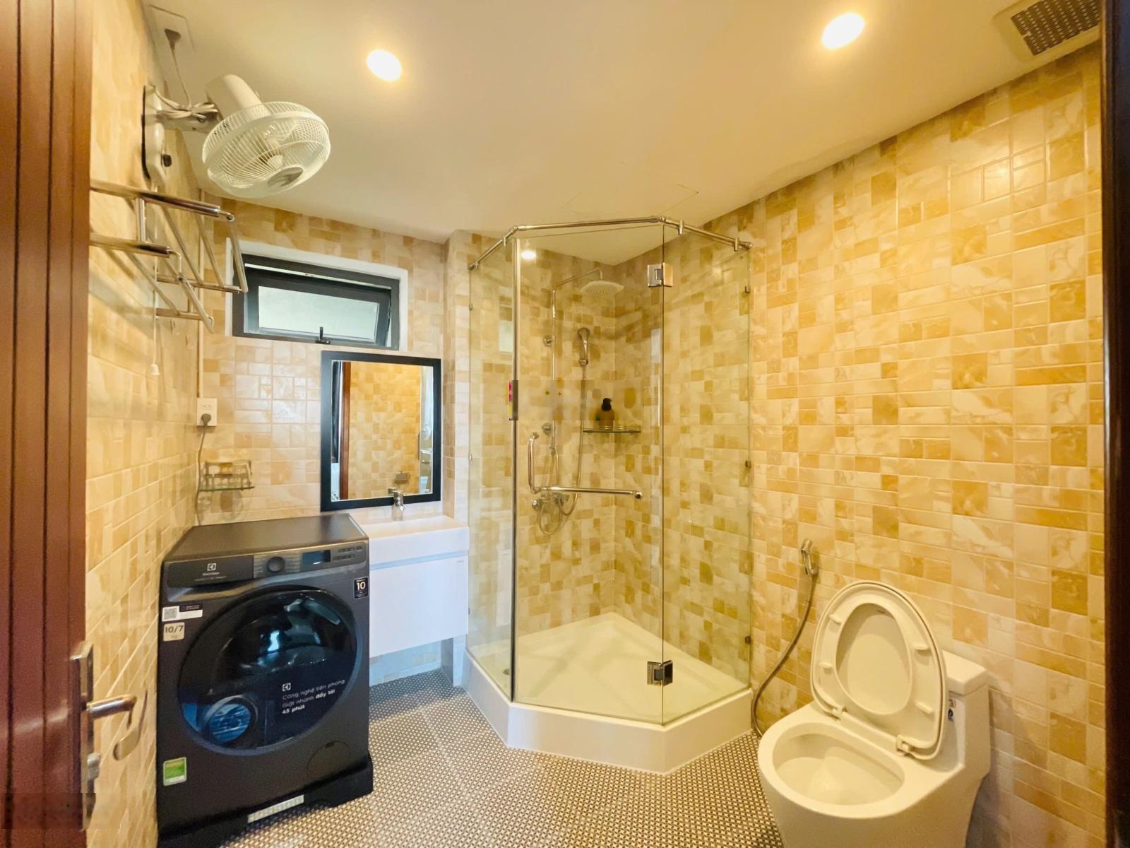 Toà căn hộ 6 tầng đường phó đức chính