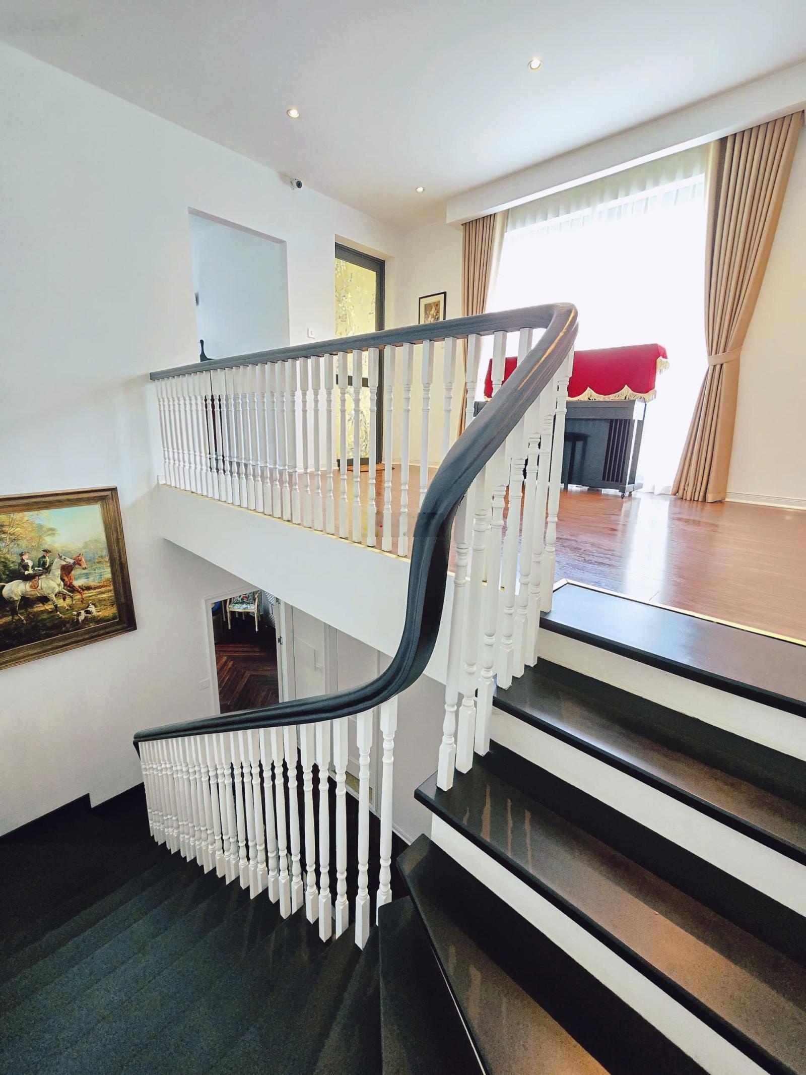 Chính chủ bán biệt thự song lập Vinhome Thăng Long 154m2 thiết kế đẹp nội thất sang trọng giá 32 tỷ