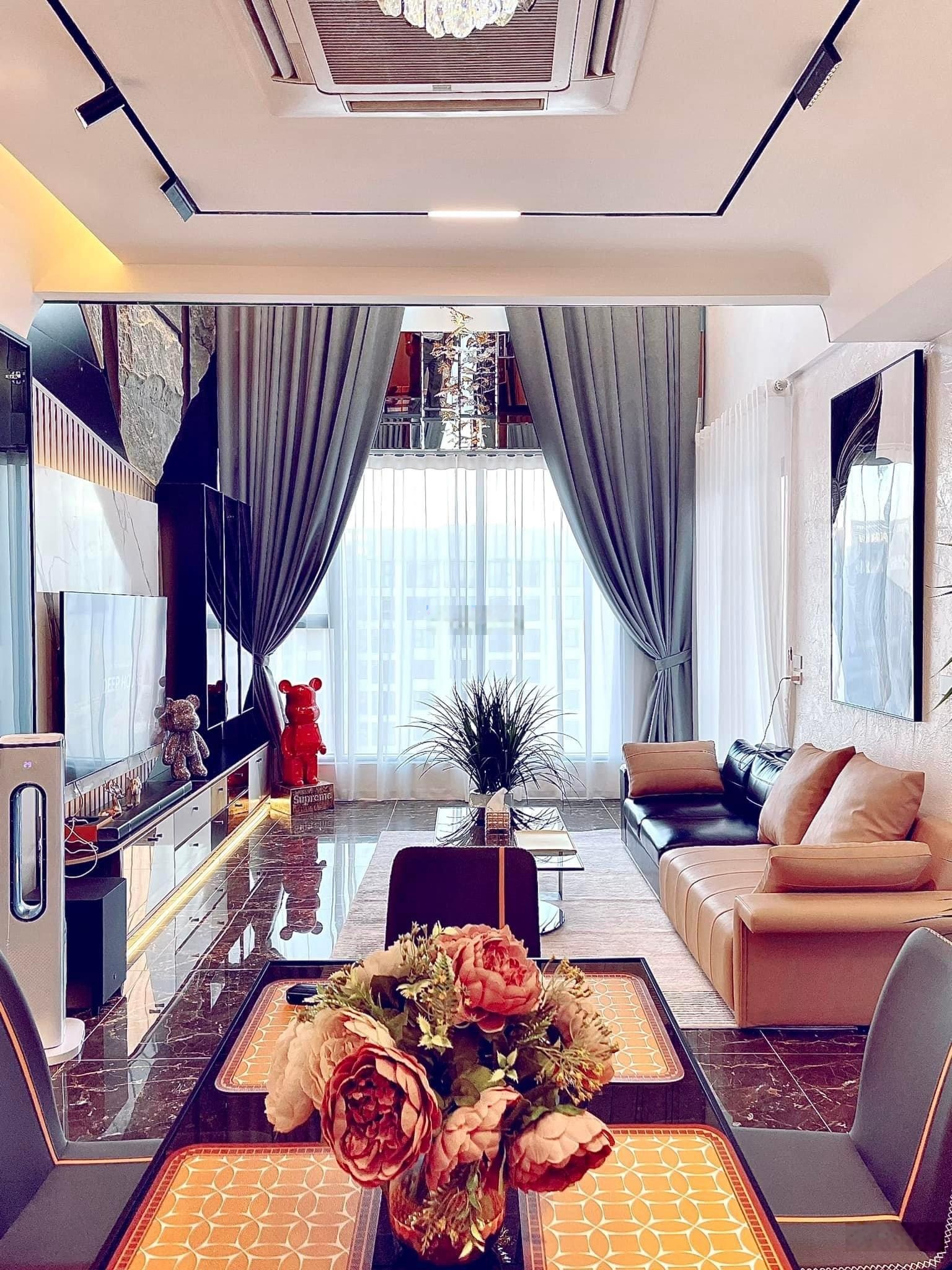 Chính chủ bán căn Duplex tòa CT2 Sky Light 215m2, 3 ngủ, full nội thất, ban công Đông Nam, sổ đỏ