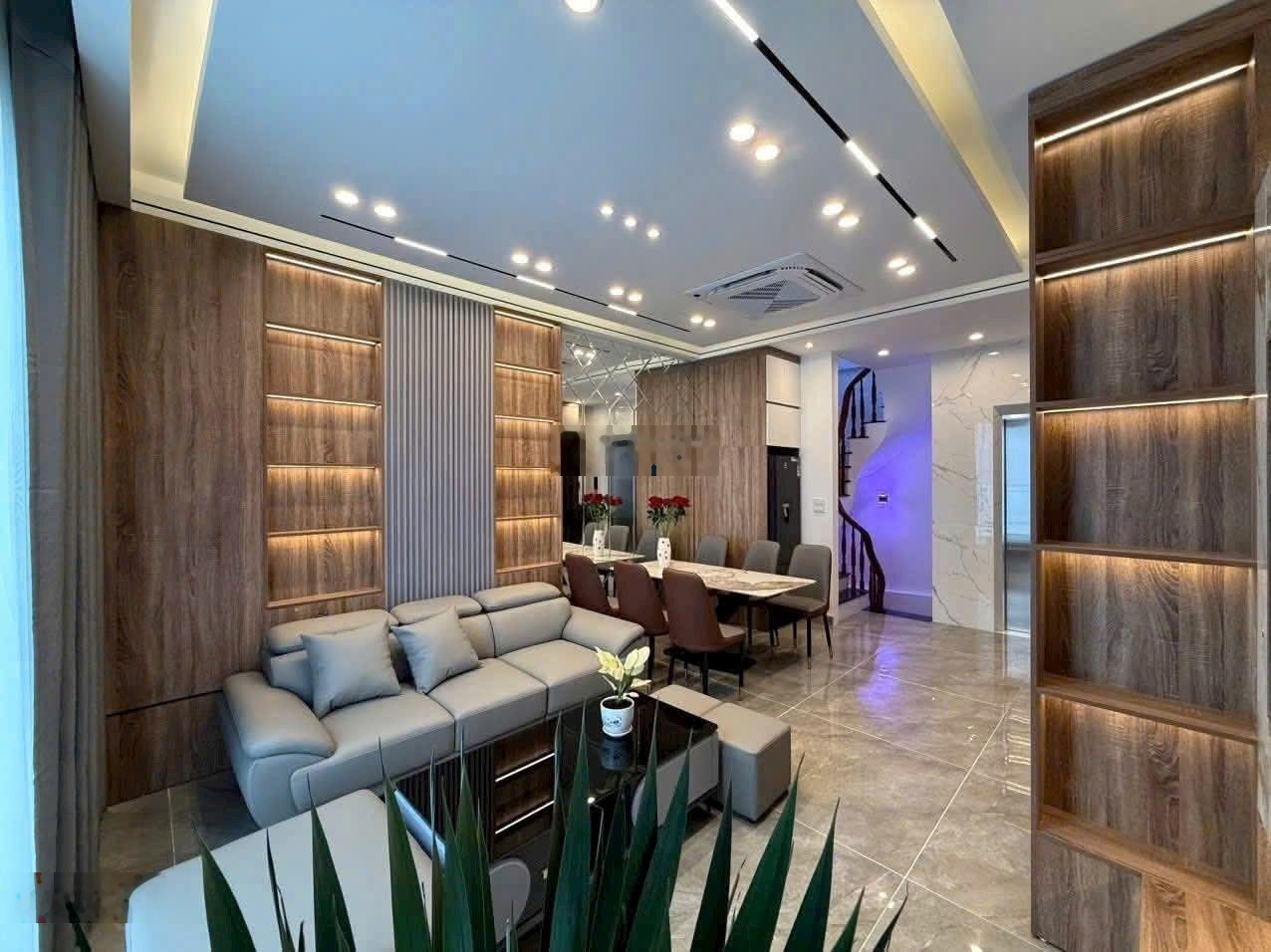 Bán nhà gia quất,thang máy,38m, gara ô tô,nội thất sang sịn,