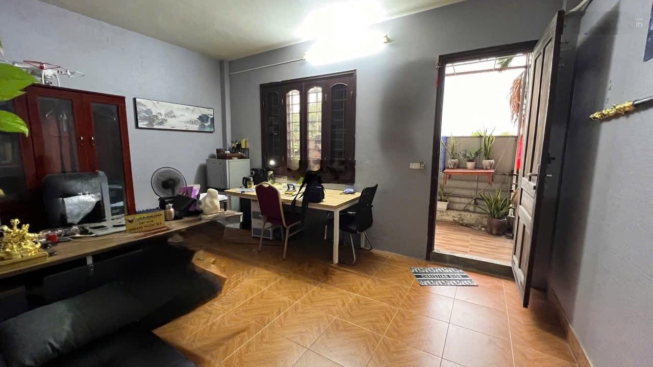 Bán gấp nhà mặt ngõ 2 khuất duy tiến 52m 2 tầng 5 mt giá 18.3 có bớt