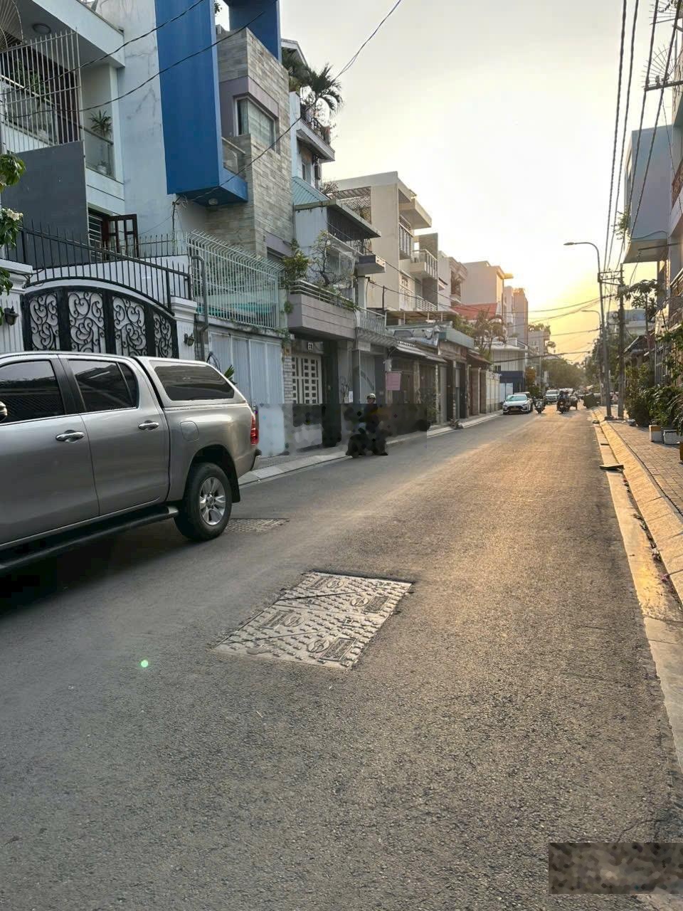 Nhà MỚI mặt tiền 10m nội bộ Cao Thắng, 60m2(4,5*14) 15.9 tỷ, 5PN, 4WC, hàng hiếm( KÍN )