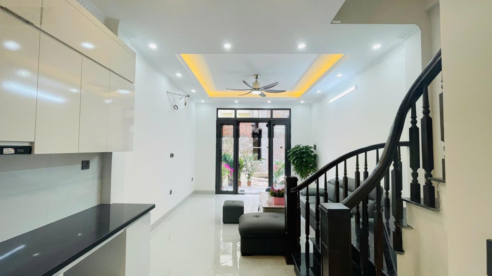 Bán nhà Liên Mạc, Hoàng Liên, Bắc Từ Liêm 35m2 x 5T xây mới, NT đầy đủ, ô tô đỗ cổng giá 5.2 tỷ