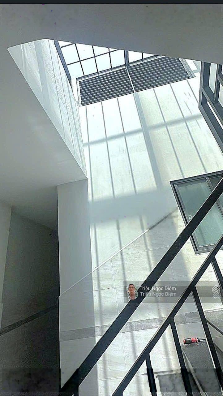 Giảm 1 tỷ nhà Huỳnh Văn Bánh, phường 17, Phú Nhuận hẻm ô tô. 84m2. 4 tầng. Chỉ 14.3 tỷ