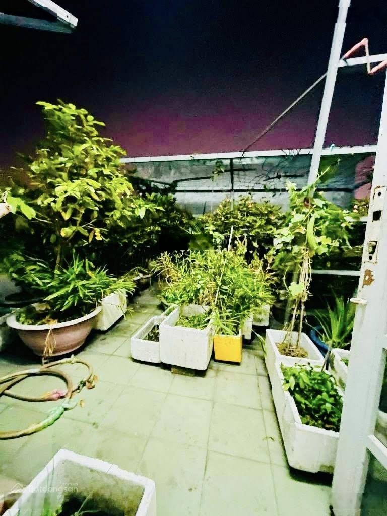 Đối diện celadon city hxh tránh thông nhà đẹp 90m ngang 5 3 tầng chỉ 10.x