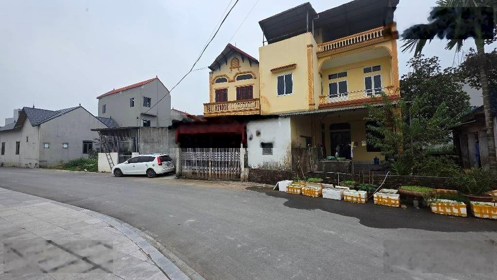 Bán đất tặng nhà 2 tầng mặt hồ Tân Quang đường ô tô tránh