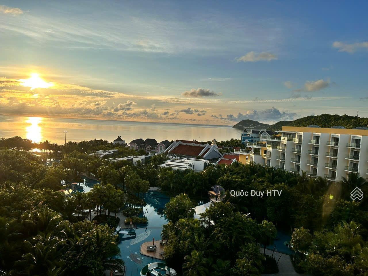 Cần tiền bán gấp căn penhouse phú quốc view biển trực diện. 25 tỷ. dt : 10x18 cn 180m2