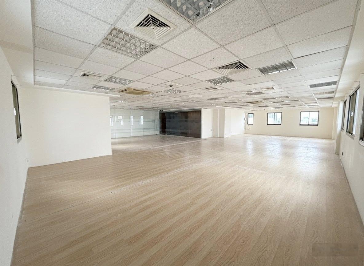 Cho thuê văn phòng đường phan đăng lưu, dt 270m²