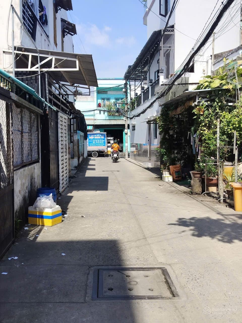 Cần bán nhà hẻm xe ô tô né gần sân bay