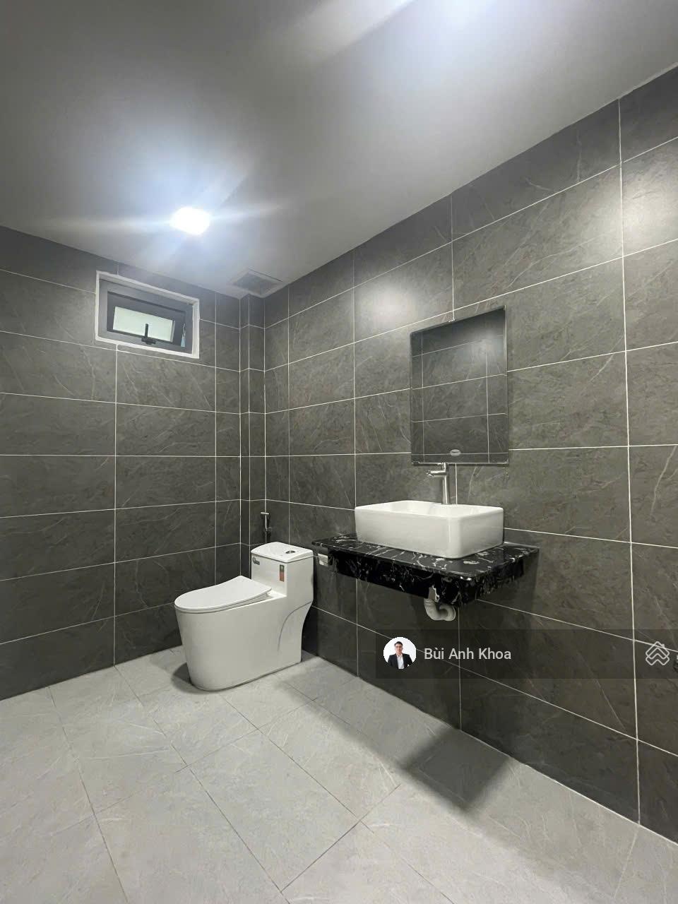 Gần mặt tiền Hai Bà Trưng, Quận 1 - Xe tải quay đầu - CN: 64m2 - 4 tầng sẵn - Giá chỉ 12,9 tỷ TL.