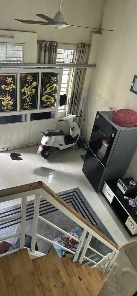 Nhà cấp 4 gác xép 40m2, 2 ngủ, hướng Đông Bắc, đường ô tô vào tận nhà