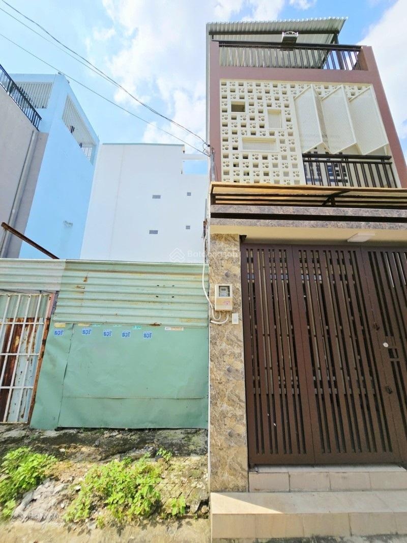 Bán Đất Hẻm xe hơi Võ Văn Hát Long Trường Q9, Dt: 64m2, Gần ĐH TC Marketing 4.2tỷ (TL)