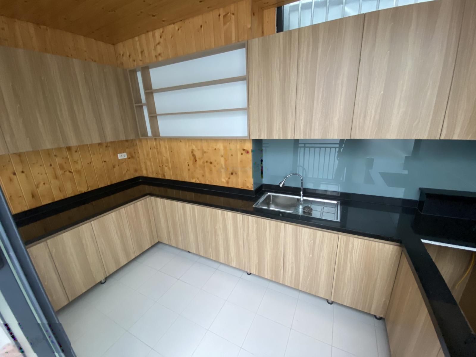 Cho thuê nhà mặt phố Hàm Nghi, Nam Từ Liêm, HN. DT 100m, 5 tầng, thông sàn có thang máy. Giá 70tr