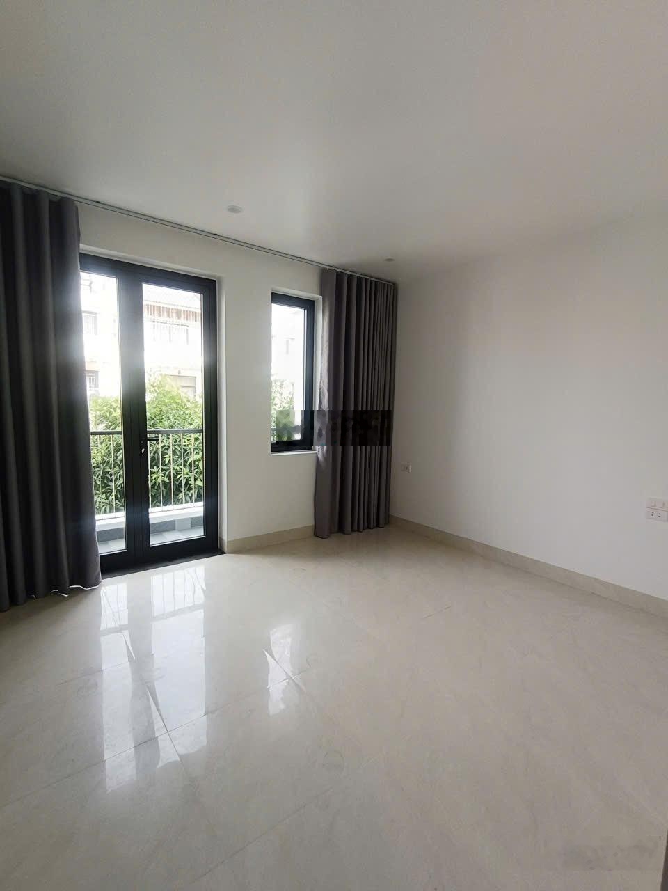 Cho thuê 2 căn nhà ở Nguyễn Hoàng Mỹ Đình oto đỗ cửa full điều hoà