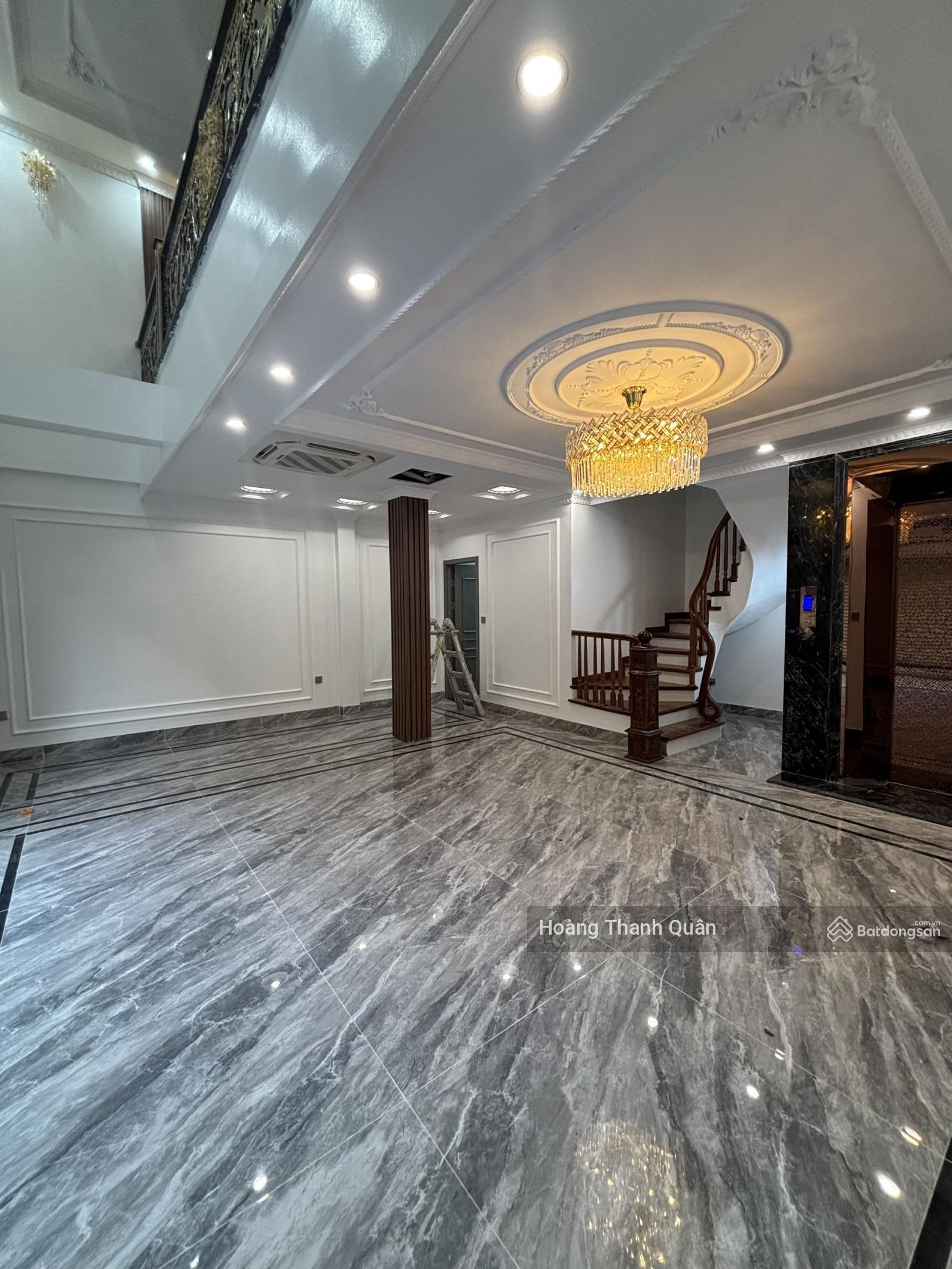 Siêu phẩm phố Sài Đồng - 6 tầng thang máy - gara 2 ô tô - ngõ ô tô tránh - 18.5 tỷ