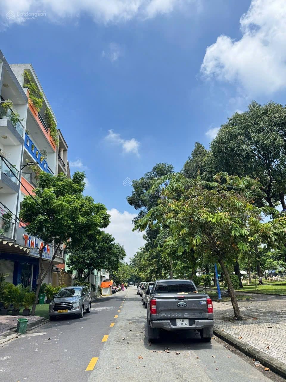 N/c - nhà thuê MT khu vip Tây Thạnh - 8x17m - 5 tầng - giá rẻ 65 triệu có thang tời hàng