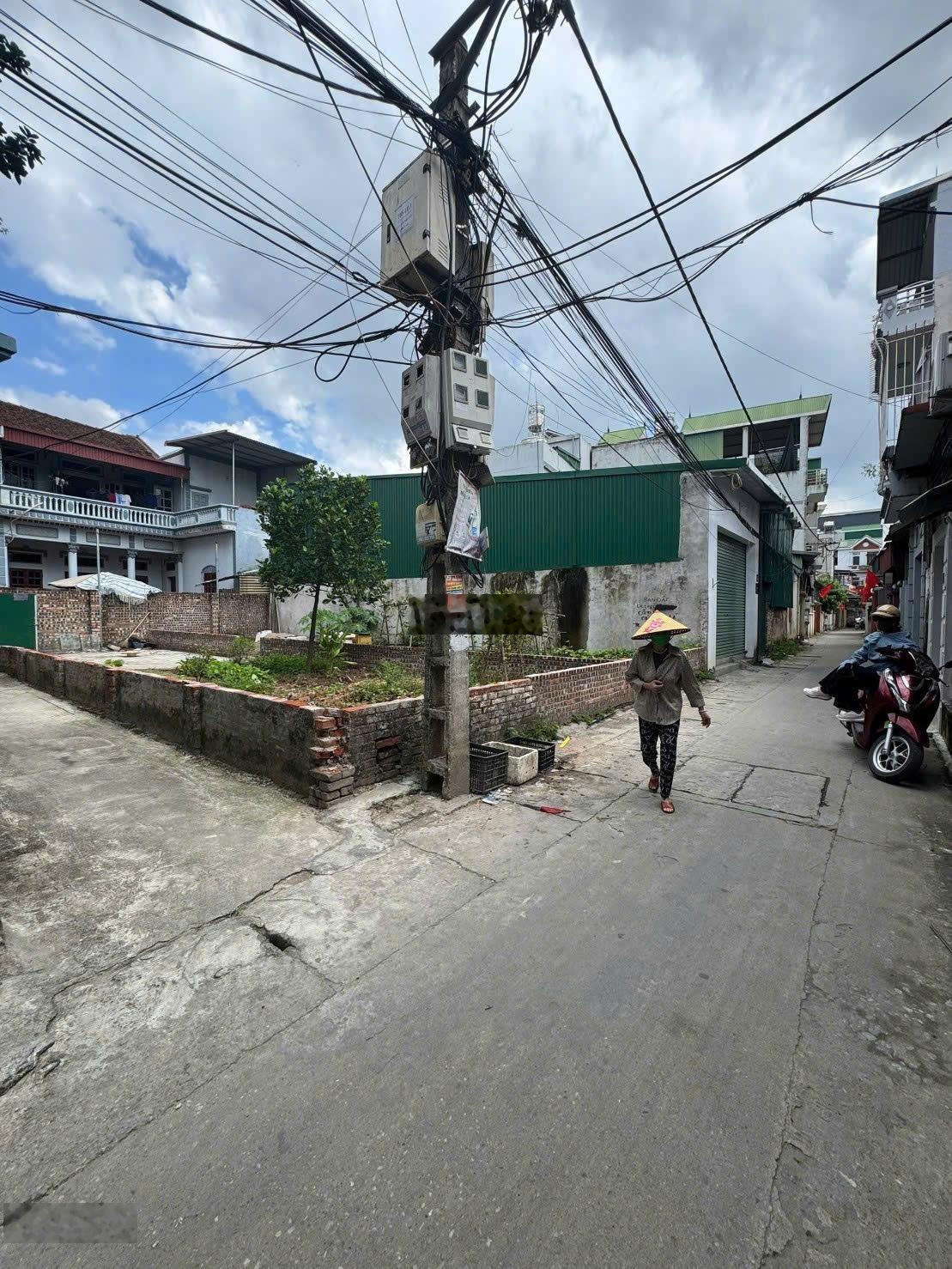 Hàng hiếm đẹp nhất Đình Bảng. Đường hai ô tô tránh nhau