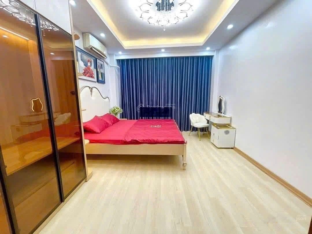 Cho thuê nhà Hoàng Hoa Thám 5,5 tầng 3 phòng ngủ full nội thất giá 15 triệu!