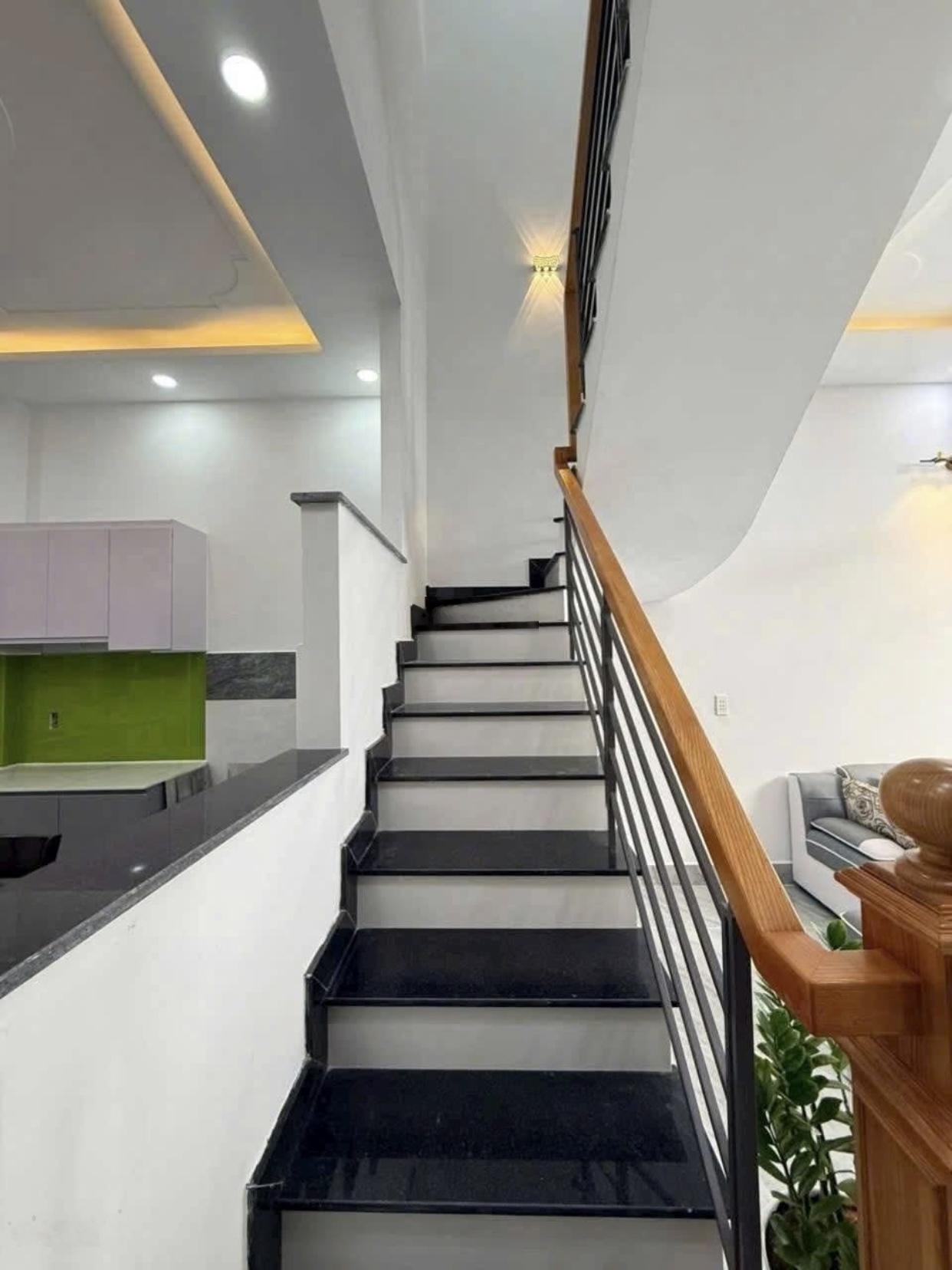 Bán nhanh nhà đường Cửu Long - Tân Bình DT 55m2 dân cư hiện hữu, hẻm rộng cho thuê/ở ngay