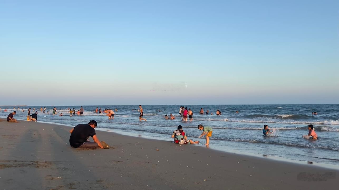 Chính chủ bán lô đất trực diện bãi tắm, lô góc 145m2