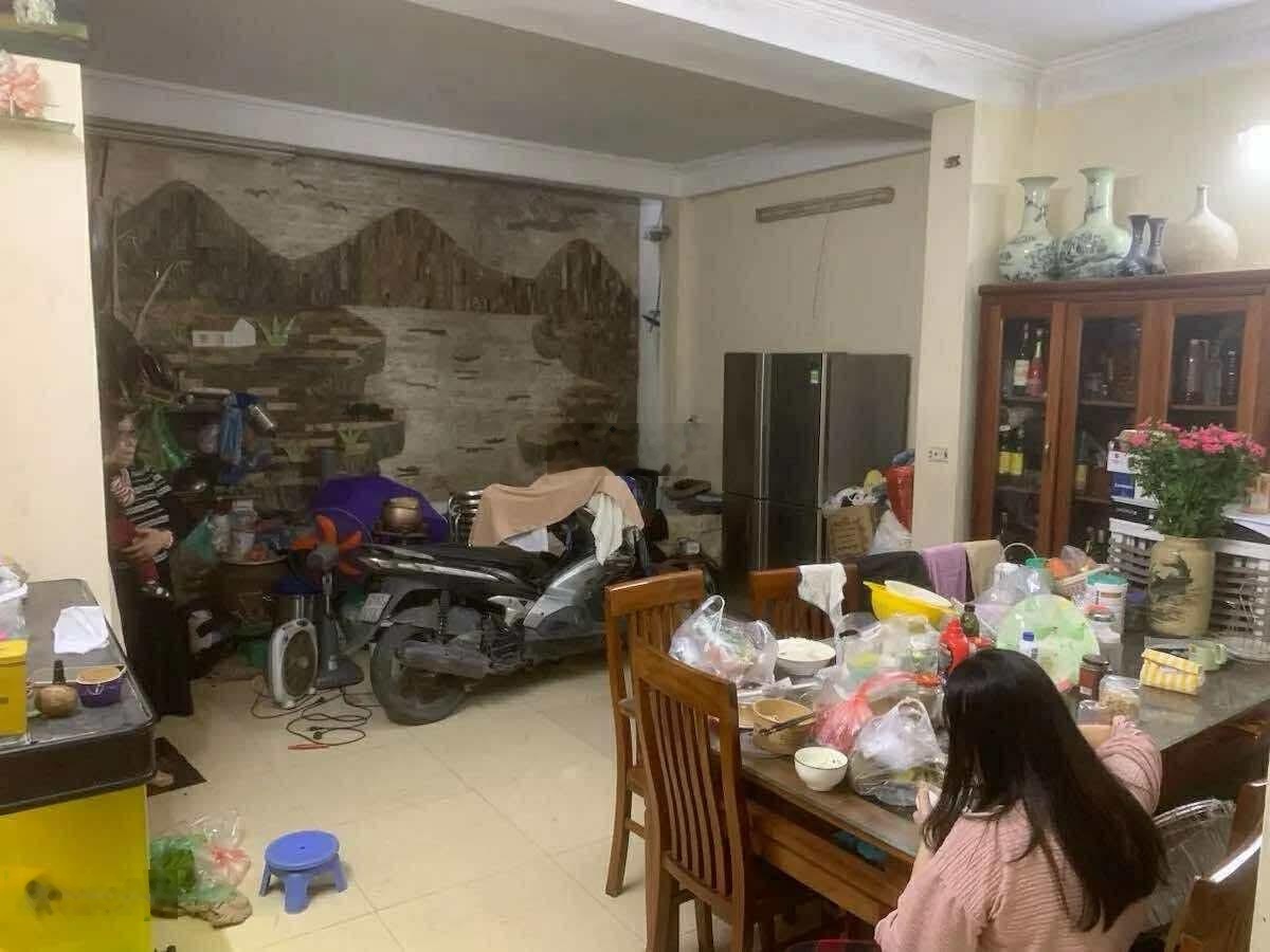 Bán nhà Lạc Long Quân - Tây Hồ - 111m - 4 tầng - Mặt tiền 5.3 - sổ đẹp - gần ô tô - 22 tỷ.