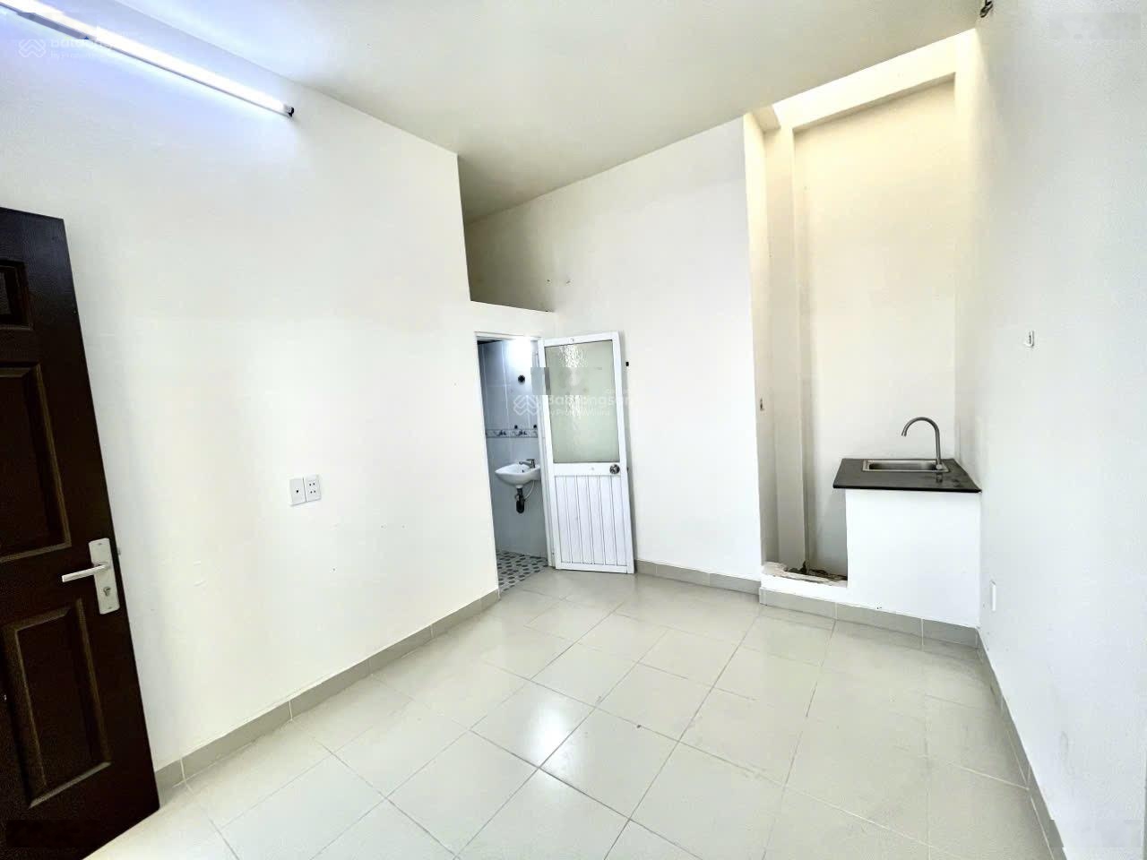 Trống sẵn studio nội thất cơ bản ngay cầu kinh thanh đa - gần ngã tư hàng xanh