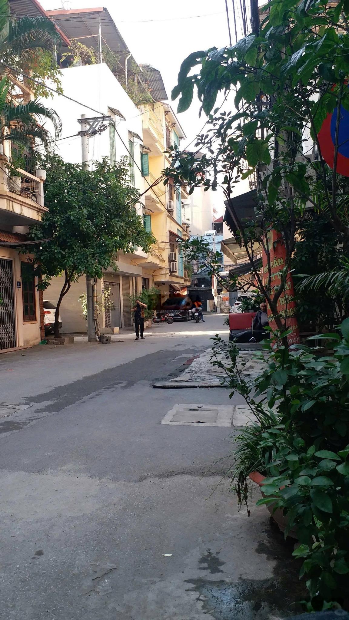 Bán nhà phân lô mặt tiền ngõ Nguyễn Xiển - Khuất Duy Tiến - Thanh Xuân. Diện tích 50 m2 giá 22 tỷ